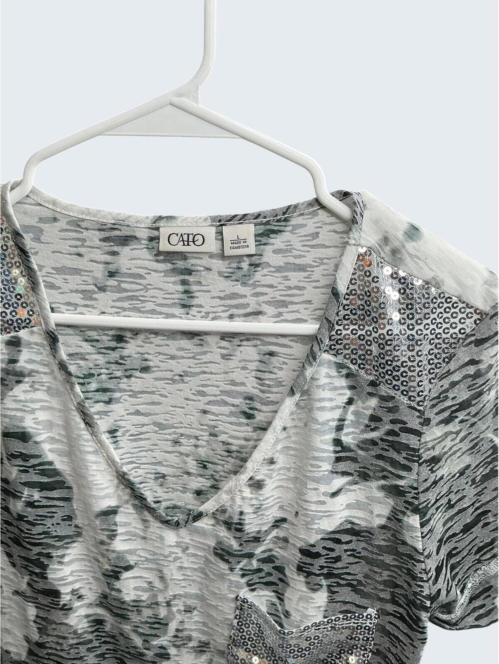 Cato Women’s Sequin Camouflage Short Sleeve Top Size Large - Picture 3 of 5